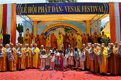 5-phat-dan-chua-hue-quang-dsc-0109