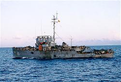 hinh-1-trang-nhat-south-vietnamese-patrol-boat-overcrowded-with-escaping-refugees