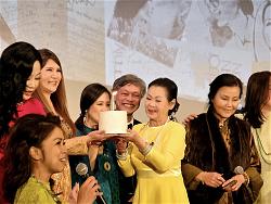 khanh-ly-thoi-banh-sinh-nhat-photo-ngoc-lan